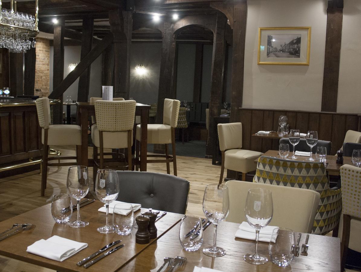 The Swan Hotel Bar And Grill Молдон Экстерьер фото